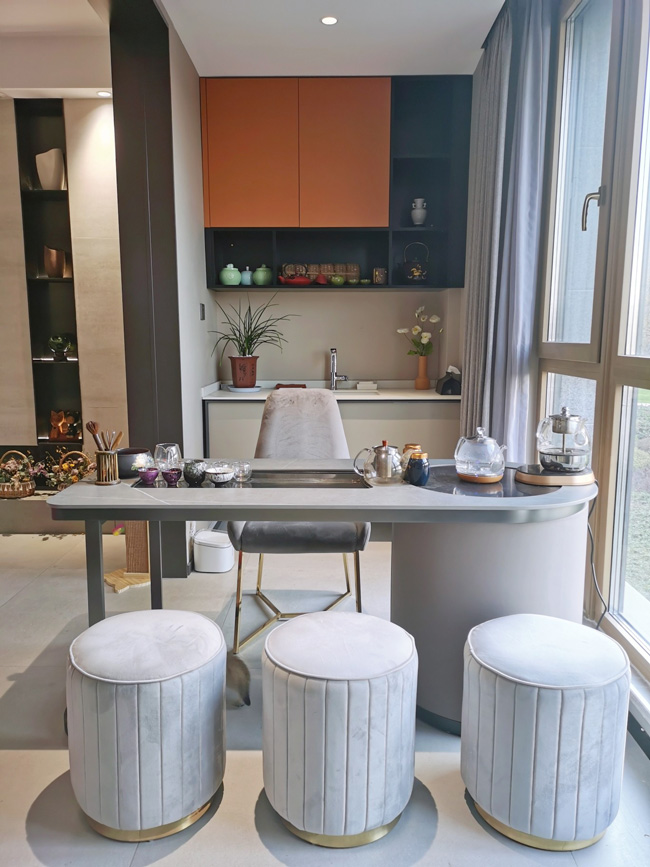 想在陽(yáng)臺(tái)做個(gè)茶吧要怎么設(shè)計(jì)?