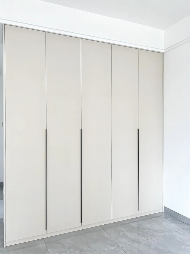 臥室一門到頂衣柜