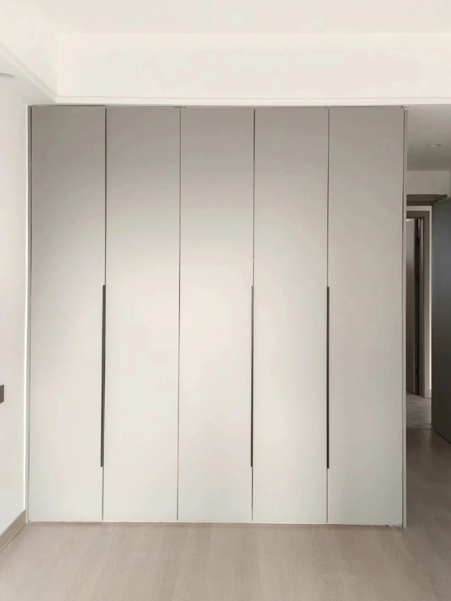 臥室一門到頂衣柜
